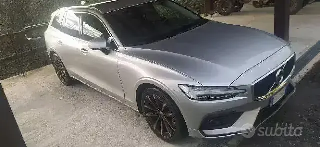 Usata Volvo V60 150 CV (110 kW) 2021 Grigio Station wagon