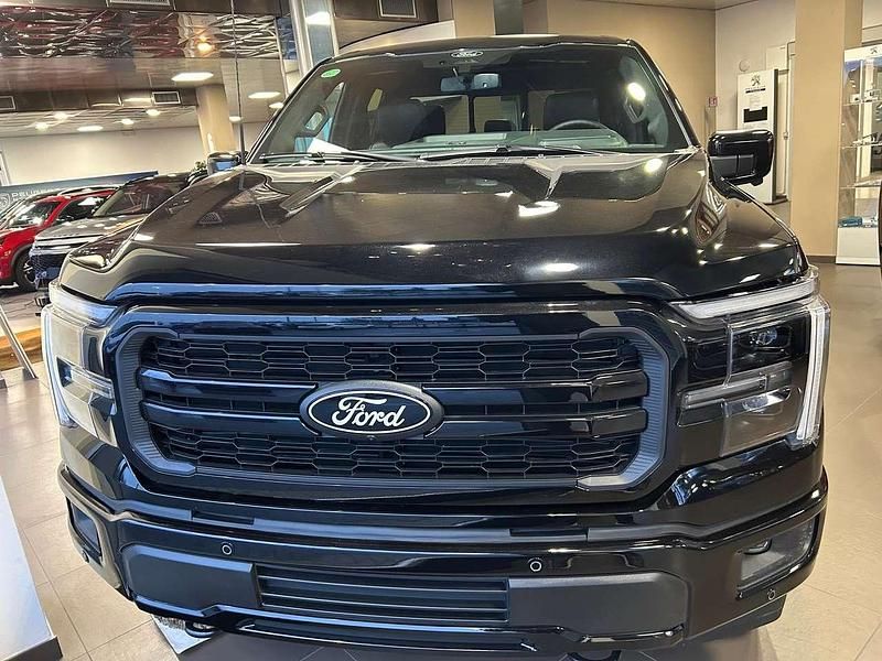 Ny Ford V8 Lariat 407 HK (299 kW) 2025 Svart SUV
