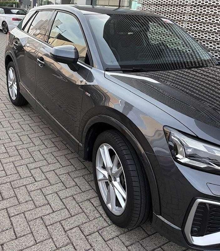 Usata Audi Q2 S-Line 150 CV (110 kW) 2024 Grigio SUV