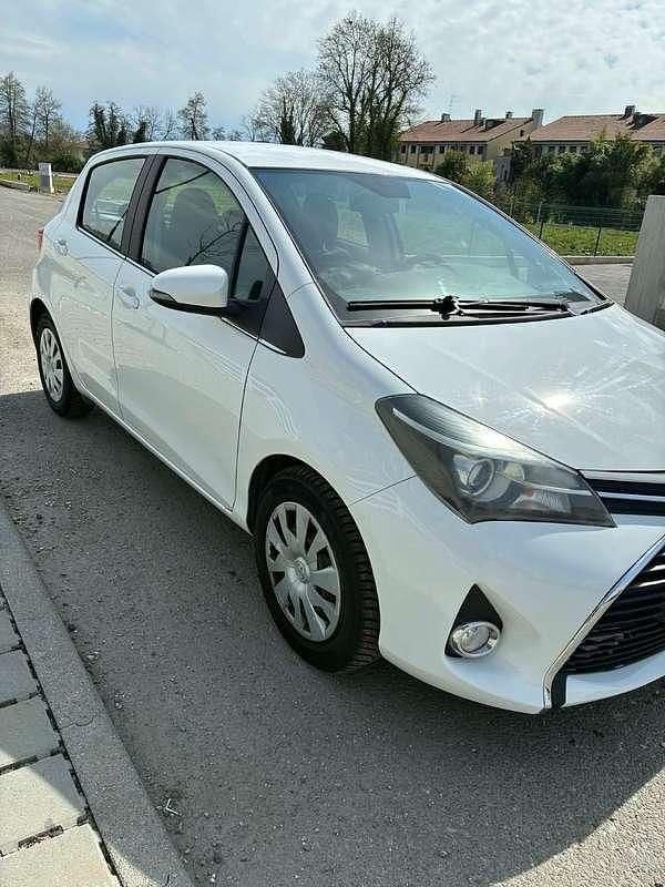 Usata Toyota Yaris Cool 69 CV (50 kW) 2015 Utilitaria