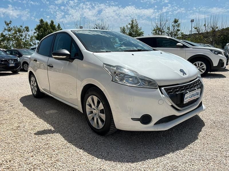 Usata Peugeot 208 68 CV (50 kW) 2014 Bianco Utilitaria