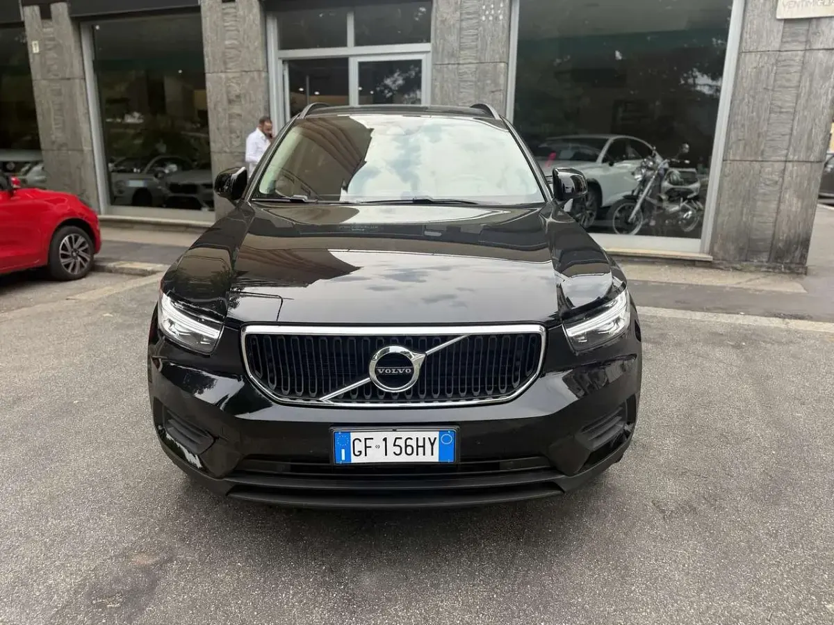 Usata Volvo XC40 Momentum 129 CV (94 kW) 2021 Nero SUV