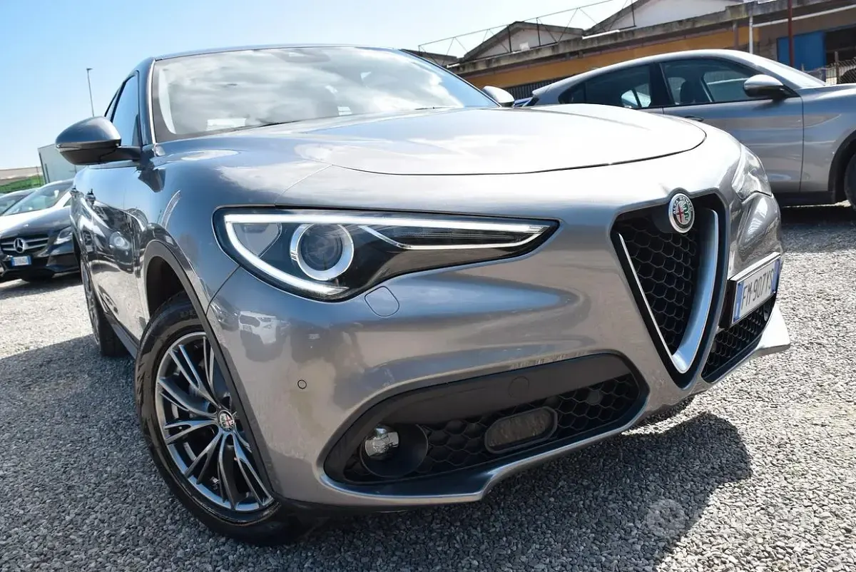 Usata Alfa Romeo Stelvio Executive 180 CV (132 kW) 2017 Grigio SUV