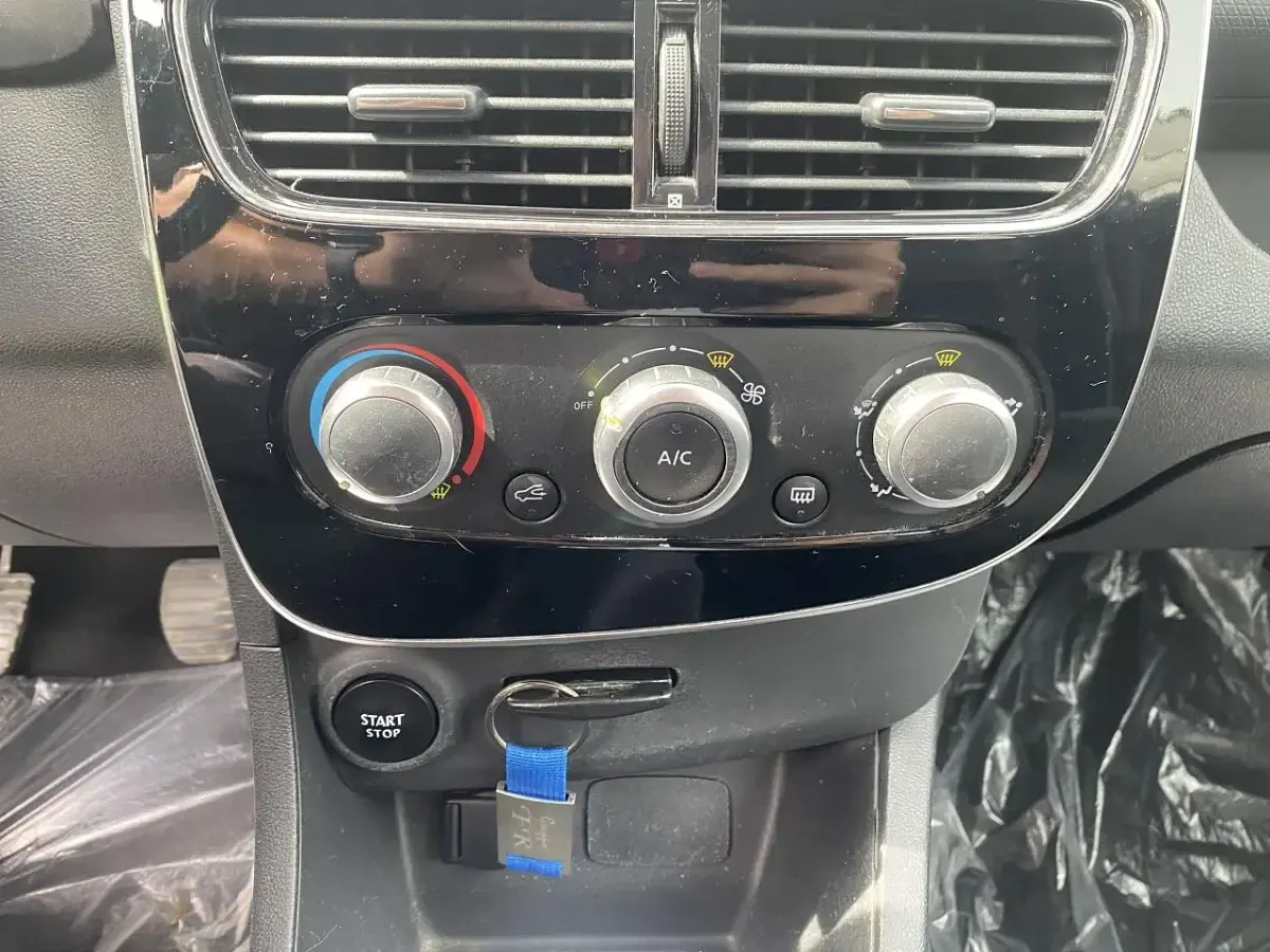 Usata Renault Clio Zen 90 CV (66 kW) 2017 Bianco Utilitaria