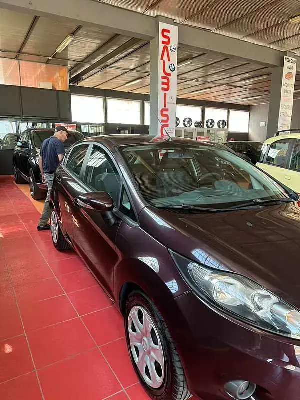 Usata Ford Fiesta Titanium 68 CV (50 kW) 2009 Rosso Berlina