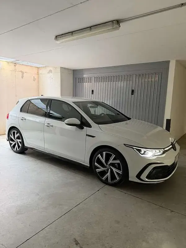 Usata VW Golf VIII R-line 150 CV (110 kW) 2024 Berlina