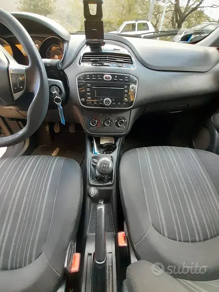 Usata Fiat Grande Punto 75 CV (55 kW) 2011 Grigio Utilitaria