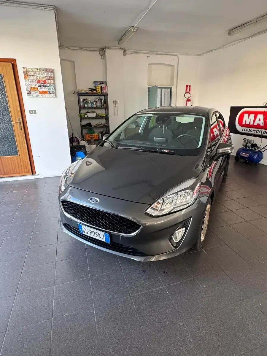 Usata Ford Fiesta 74 CV (54 kW) 2021 Grigio Utilitaria