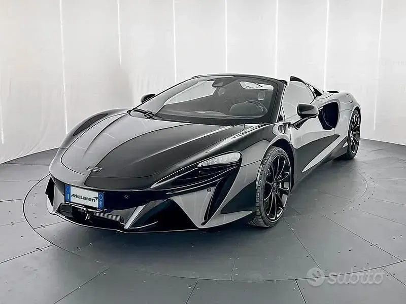 Nuova McLaren Artura 700 CV (514 kW) 2026 Nero Cabrio