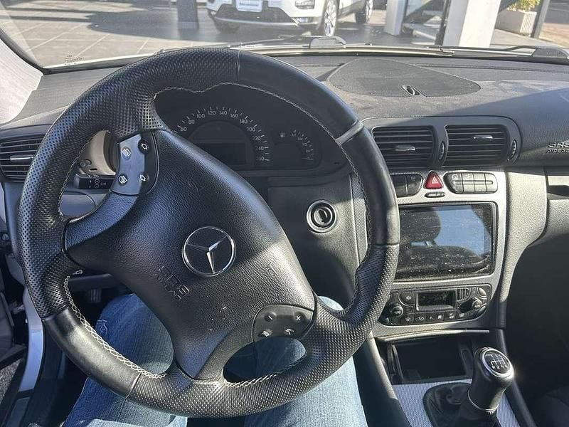 Usata Mercedes C220 Avantgarde 143 CV (105 kW) 2003 Berlina
