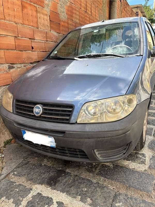 Usata 2004 Fiat Punto Dynamic Utilitaria | 1900 € (Buon prezzo) - Immagine 1/4