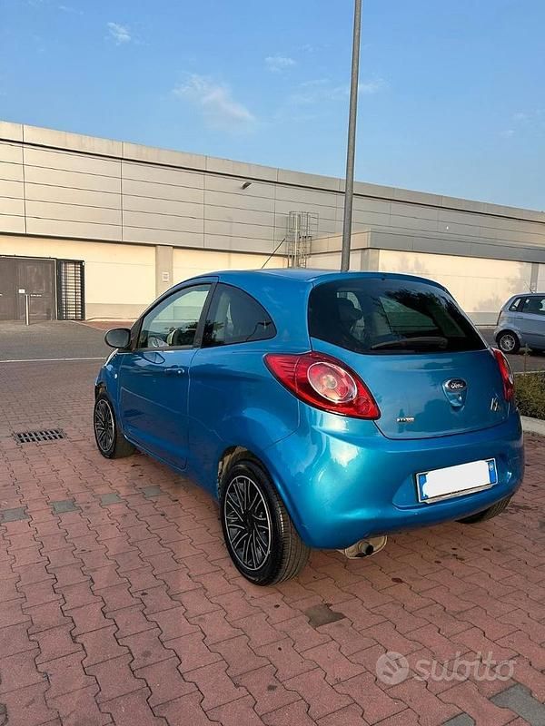 Usata Ford Ka Titanium 75 CV (55 kW) 2009 Blu/azzurro Utilitaria