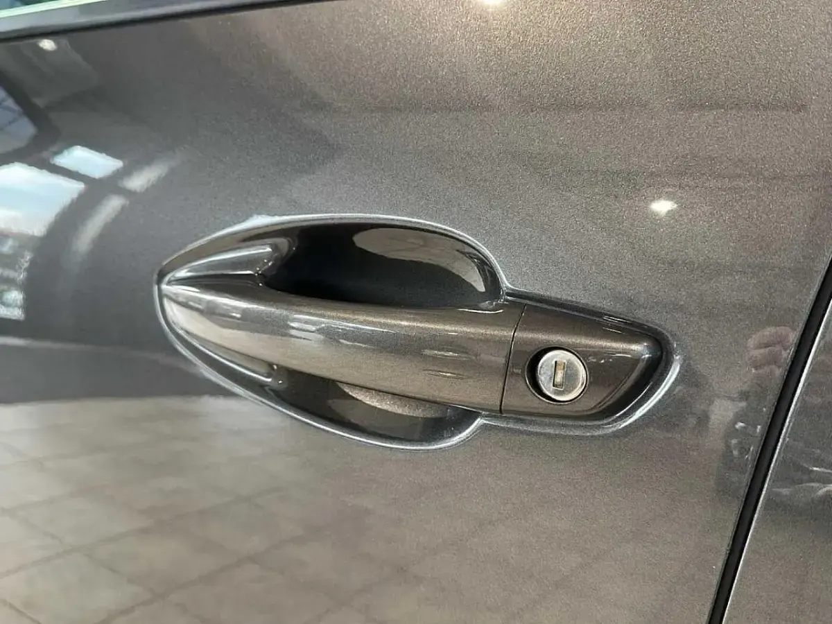 Usata Peugeot 5008 Allure 131 CV (96 kW) 2024 Grigio SUV