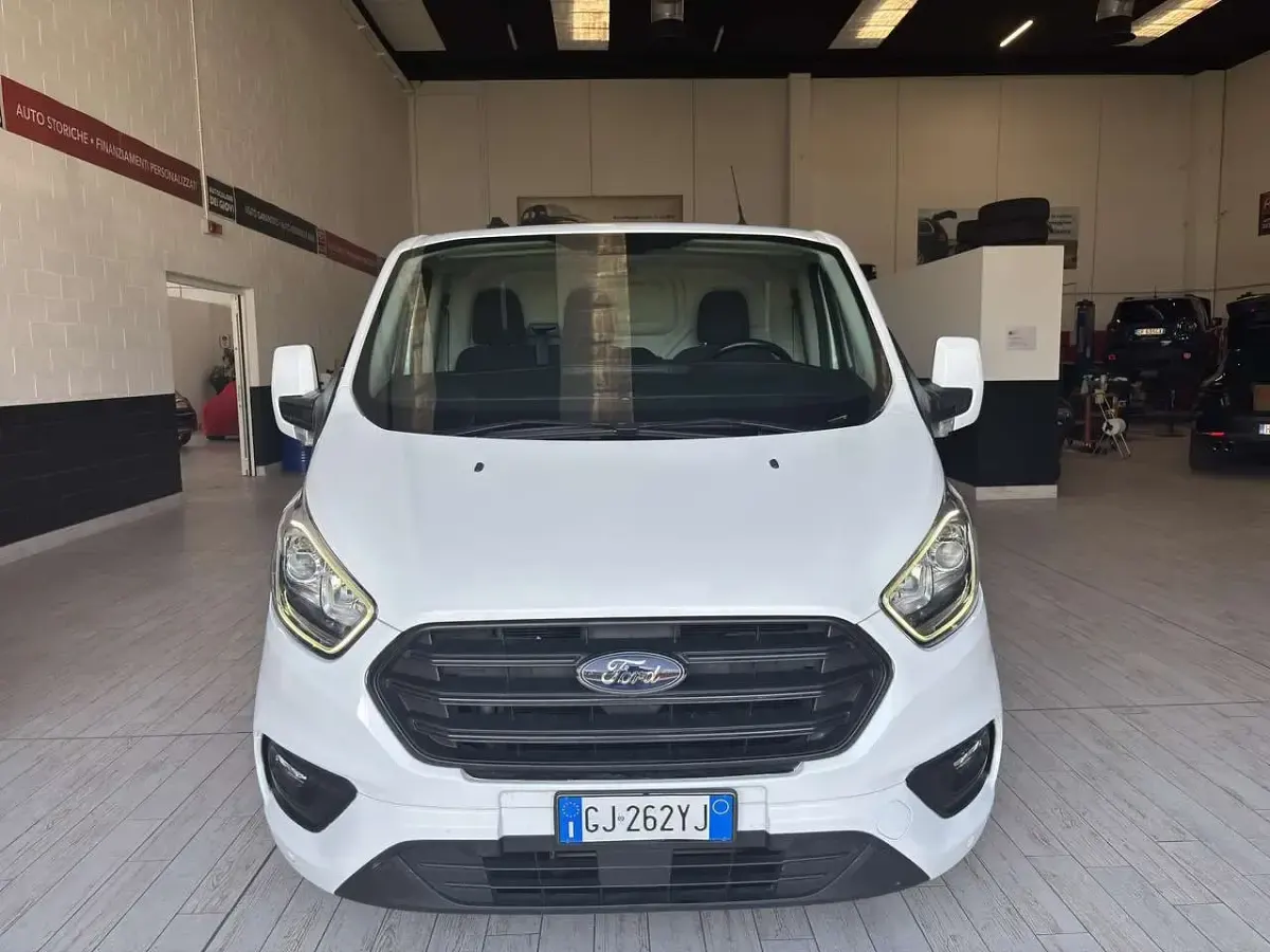 Usata Ford Transit Custom 131 CV (96 kW) 2022 Bianco ford Furgone