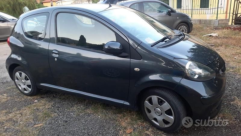 Usata Toyota Aygo 68 CV (50 kW) 2006 Nero Utilitaria