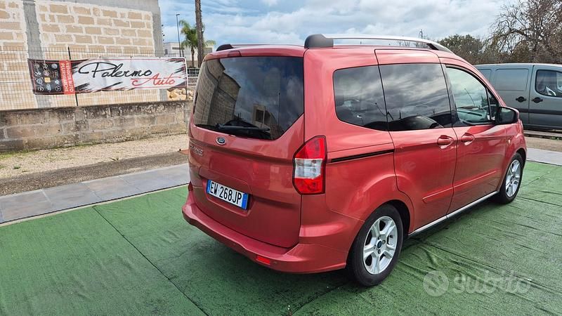 Usata Ford Tourneo Connect 115 CV (84 kW) 2014 Rosso Monovolume