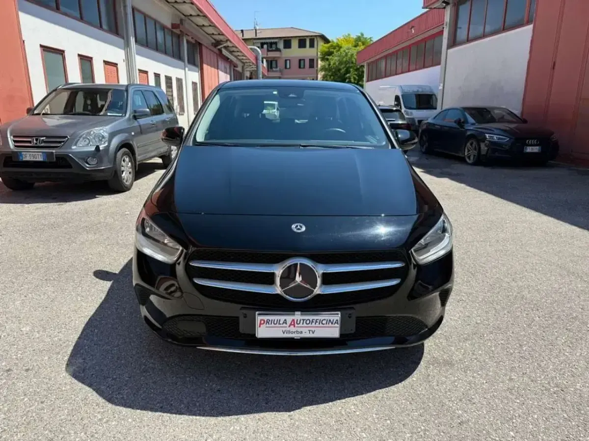 Usata Mercedes B180 116 CV (85 kW) 2022 Nero Utilitaria
