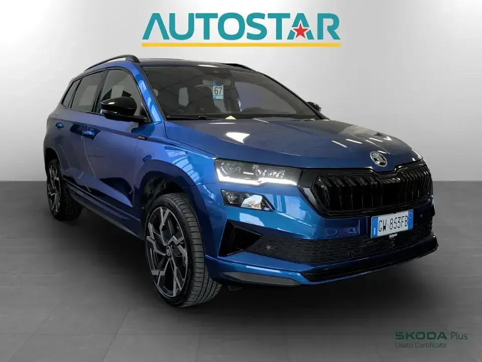 Usata Skoda Karoq SportLine 150 CV (110 kW) 2024 Blu race metallizzato SUV