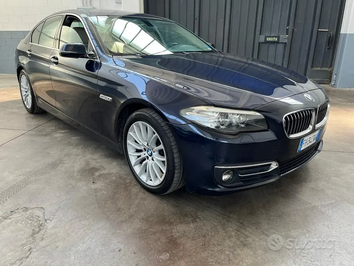 Usata BMW 520 Luxury Line 190 CV (139 kW) 2017 Bluazzurro Berlina
