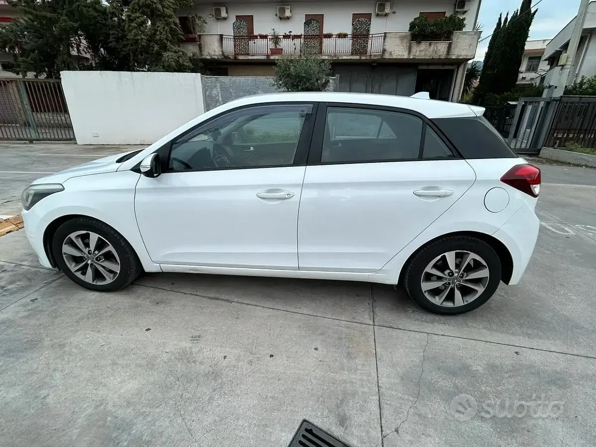 Usata Hyundai i20 75 CV (55 kW) 2017 Bianco Utilitaria