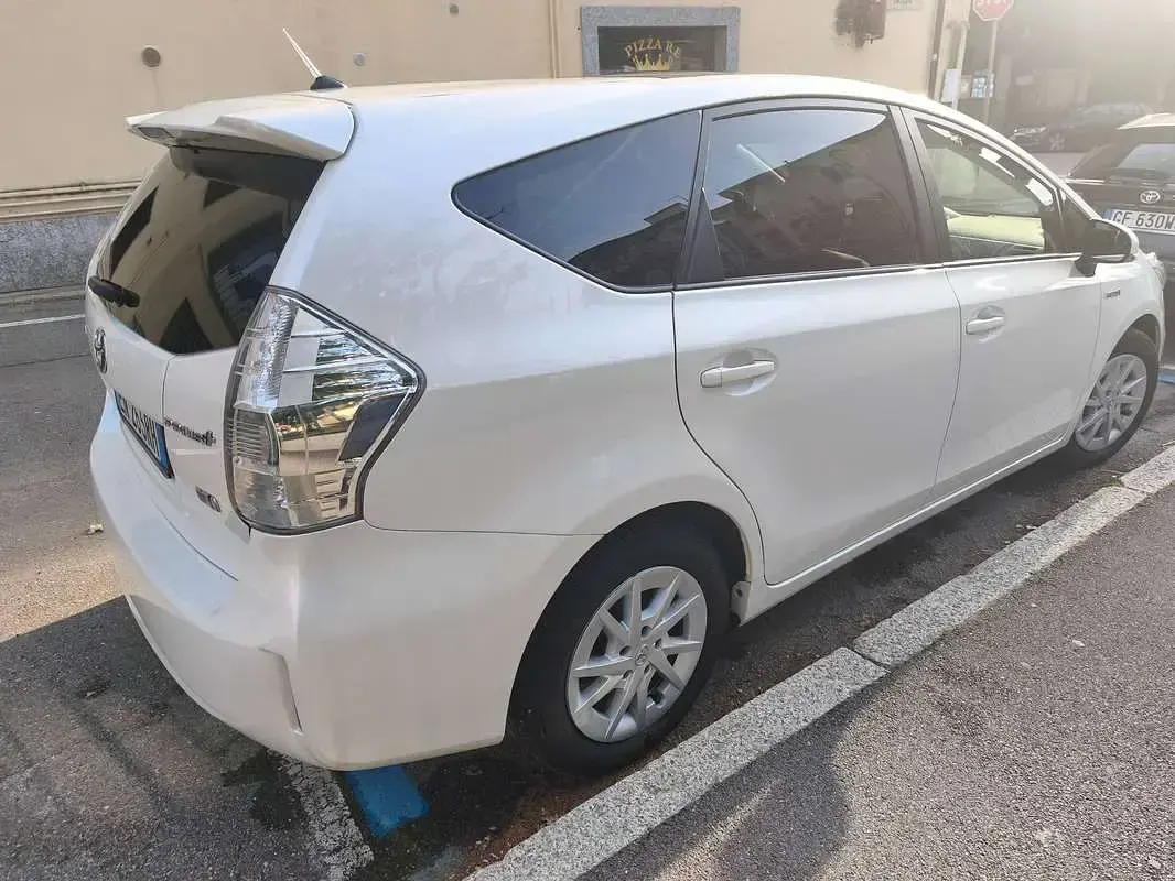 Usata Toyota Prius Lounge 99 CV (72 kW) 2012 Bianco Monovolume