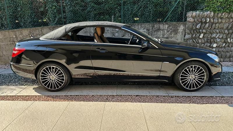 Usata Mercedes E350 Avantgarde 231 CV (169 kW) 2011 Nero ossidiana metallizzato Cabrio