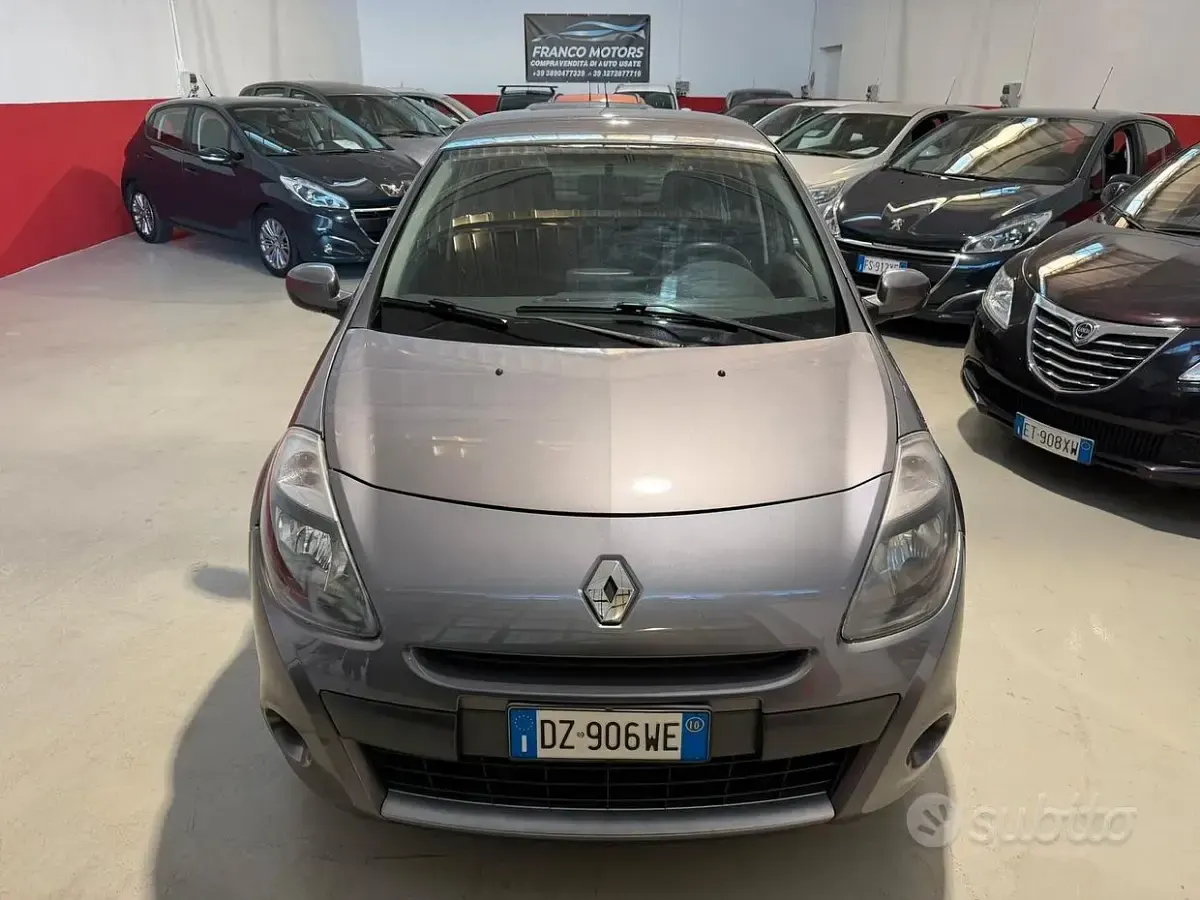 Usata Renault Clio II Luxe 101 CV (74 kW) 2010 Grigio Berlina