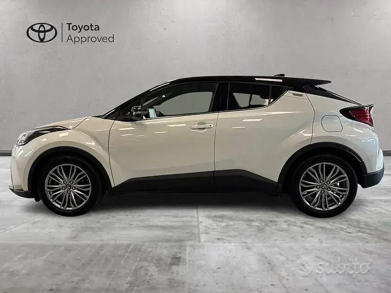 Usata Toyota C-HR Lounge 122 CV (89 kW) 2021 Bianco SUV