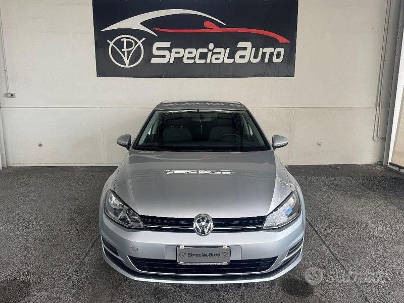 Grigio Usata 2013 VW Golf VII Highline Tre volumi | 8900 € (Buon prezzo) - Immagine 1/4