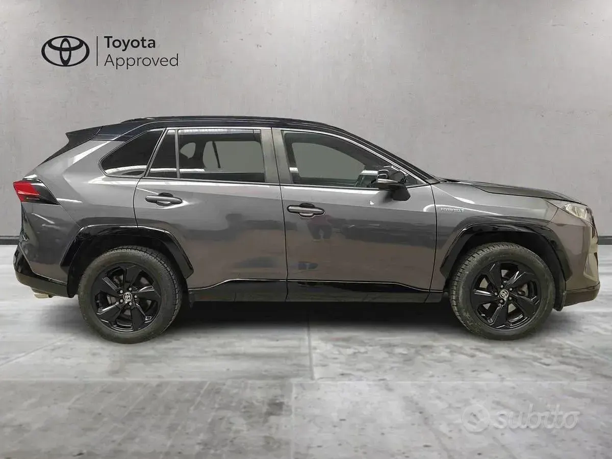 Usata Toyota RAV4 Hybrid Style 218 CV (160 kW) 2022 Grigio SUV