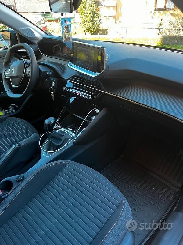 Usata Peugeot 208 75 CV (55 kW) 2023 Grigio Utilitaria