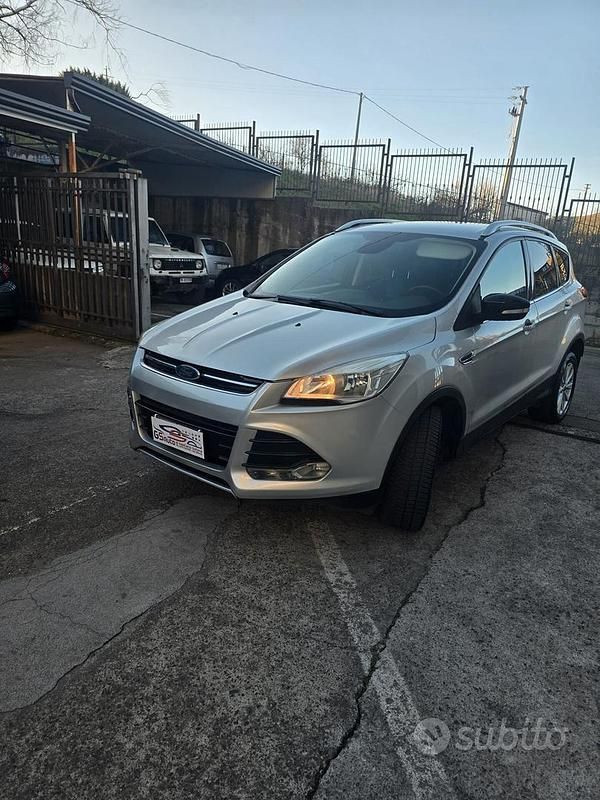 Usata Ford Kuga Titanium 120 CV (88 kW) 2016 Grigio SUV