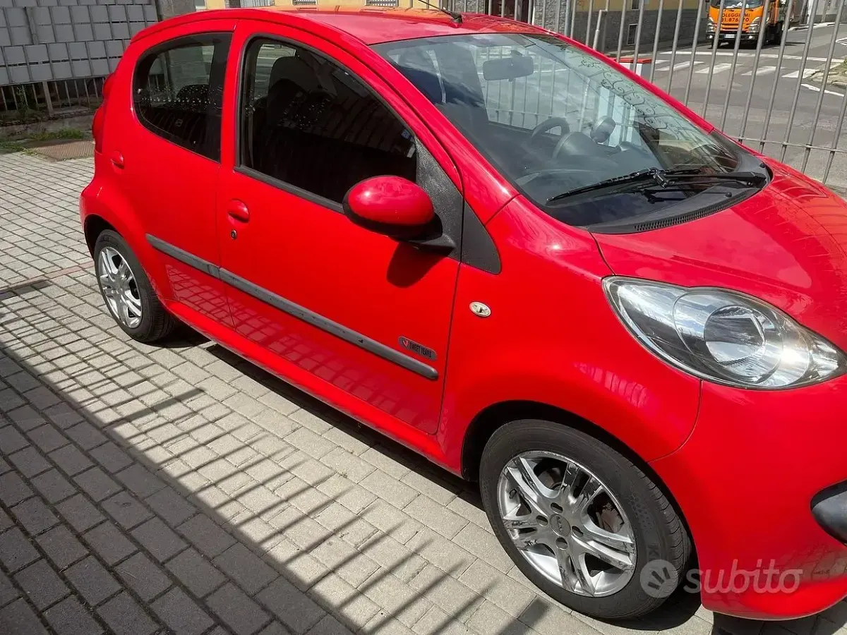Usata Peugeot 107 68 CV (50 kW) 2008 Rosso Utilitaria