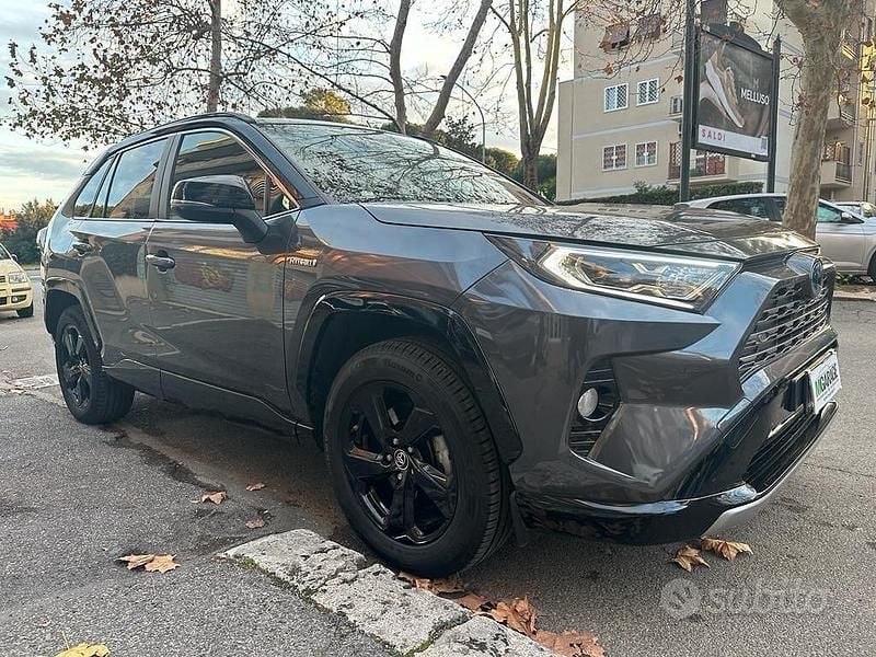 Usata Toyota RAV4 Hybrid Style 178 CV (130 kW) 2020 Grigio SUV