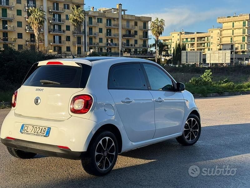 Usata Smart ForFour 90 CV (66 kW) 2017 Bianco Utilitaria