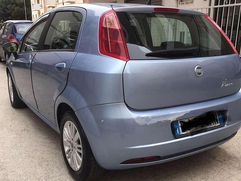 Usata Fiat Grande Punto Emotion 90 CV (66 kW) 2007 Blu/azzurro Utilitaria