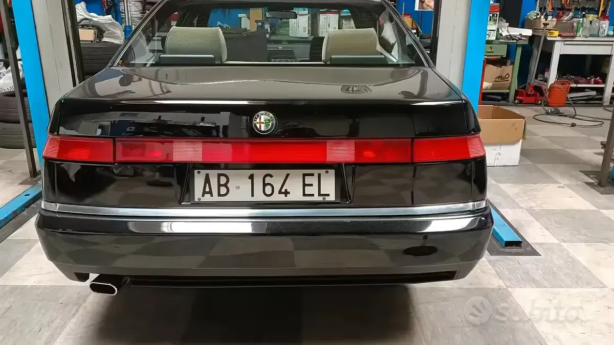 Usata Alfa Romeo 164 Super 144 CV (105 kW) 1994 Nero Berlina