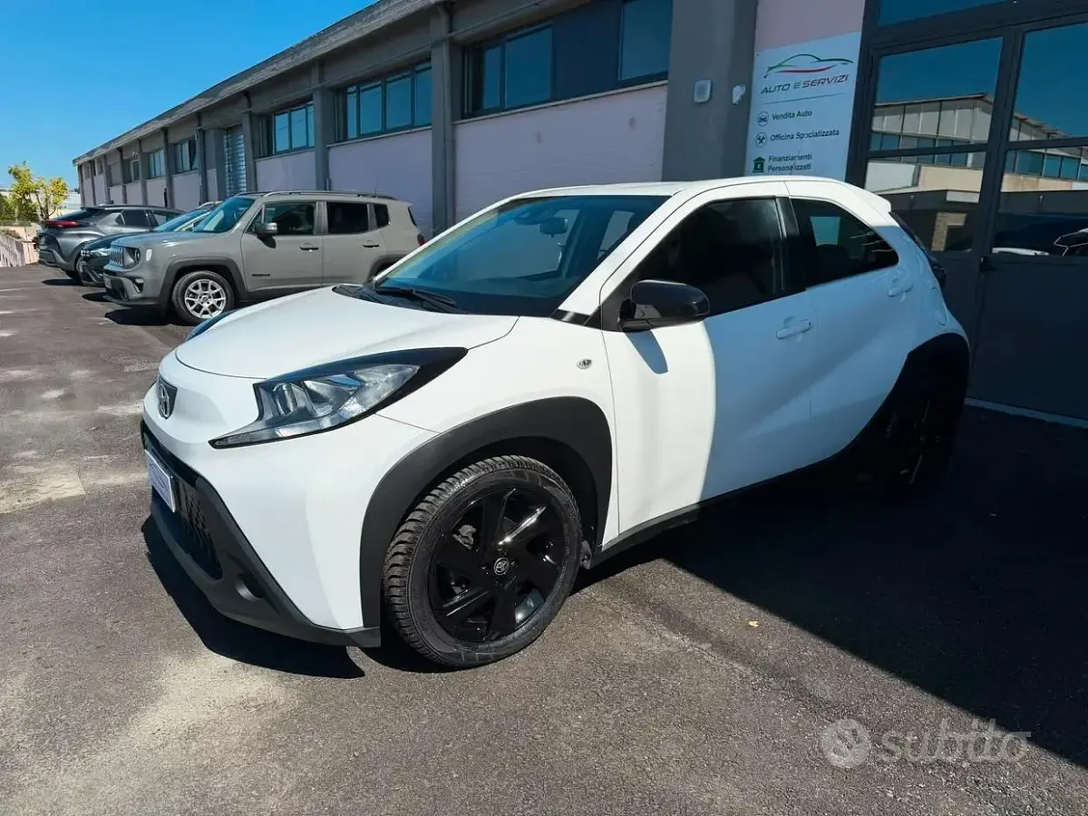 Usata Toyota Aygo X Lounge 72 CV (52 kW) 2022 Bianco SUV