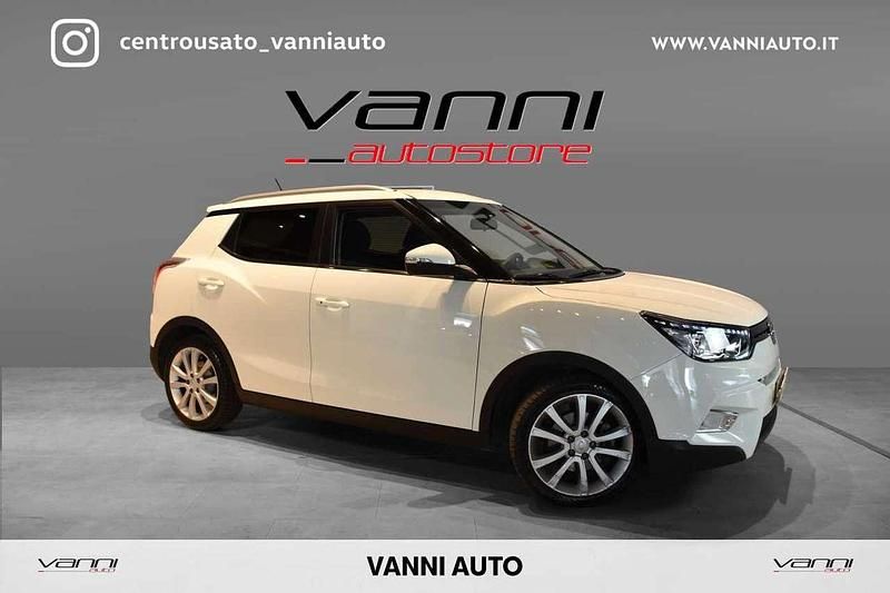 Usata Ssangyong (KGM) Tivoli 114 CV (83 kW) 2017 Bianco SUV