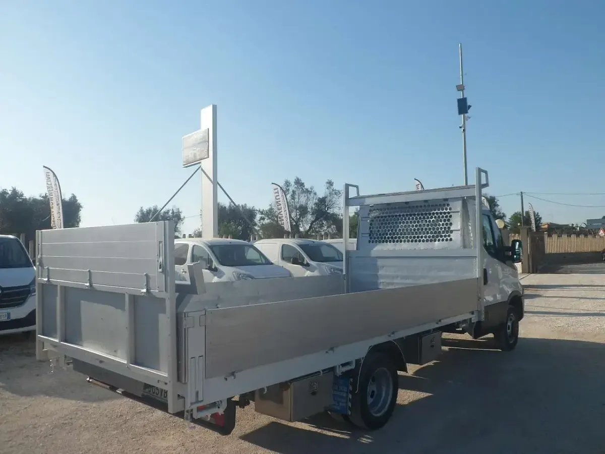 Usata Iveco Daily 140 CV (102 kW) 2019 Bianco Furgone