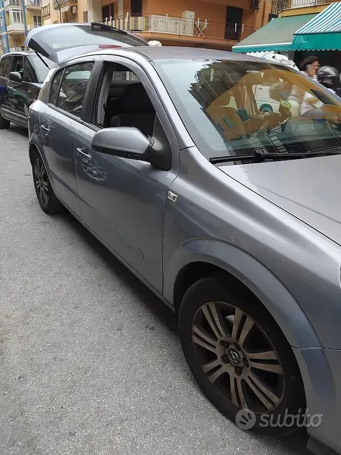 Usata Opel Astra 101 CV (74 kW) 2008 Grigio Berlina