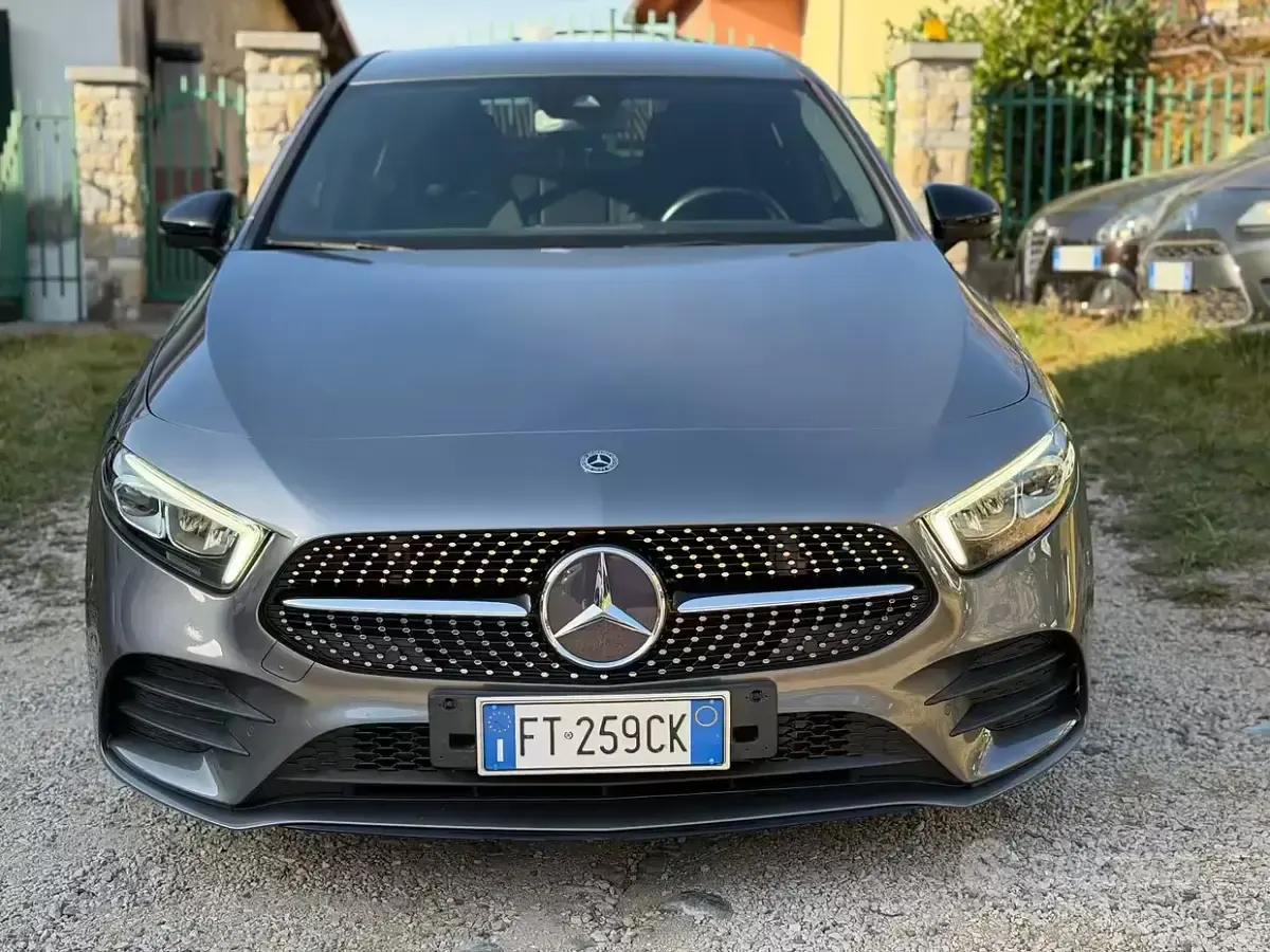 Usata Mercedes A180 Premium 116 CV (85 kW) 2018 Grigio Berlina