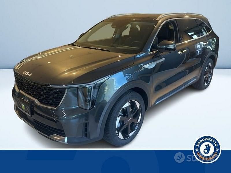 Grigio Nuova 2025 Kia Sorento SUV | 60.910 € (Buon prezzo) - Immagine 1/3