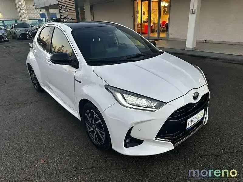 Usata Toyota Yaris Lounge 115 CV (84 kW) 2021 Bianco Utilitaria
