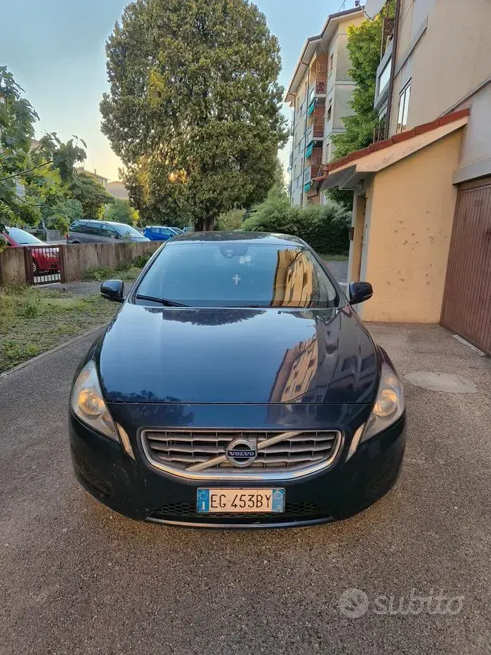 Usata Volvo S60 163 CV (119 kW) 2011 Blu Berlina