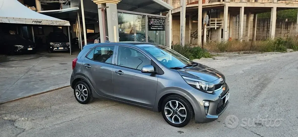 Usata Kia Picanto X-Line 67 CV (49 kW) 2023 Grigio Utilitaria