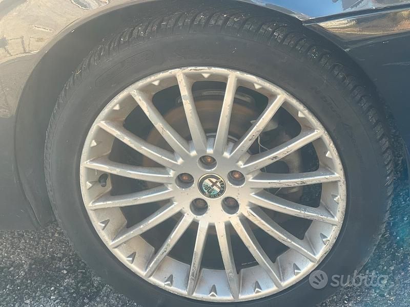 Usata Alfa Romeo 147 101 CV (74 kW) 2008 Nero Utilitaria
