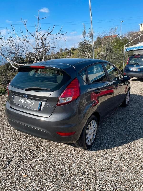 Usata Ford Fiesta Business Edition 75 CV (55 kW) 2017 Marrone Utilitaria