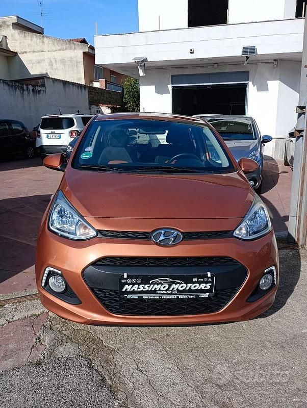 Arancione Usata 2014 Hyundai i10 Edition Utilitaria | 4990 € (Buon prezzo) - Immagine 1/4