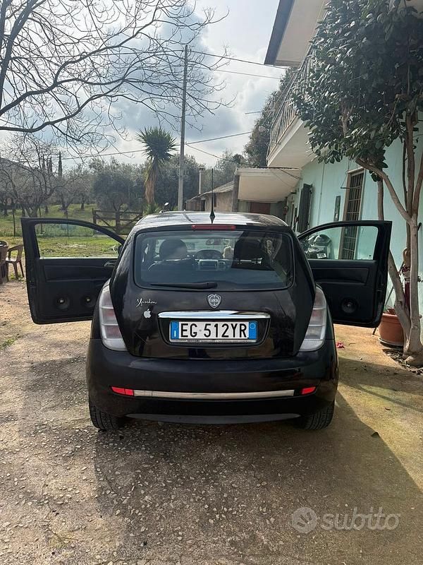 Usata Lancia Ypsilon Platinum 69 CV (50 kW) 2011 Nero Utilitaria